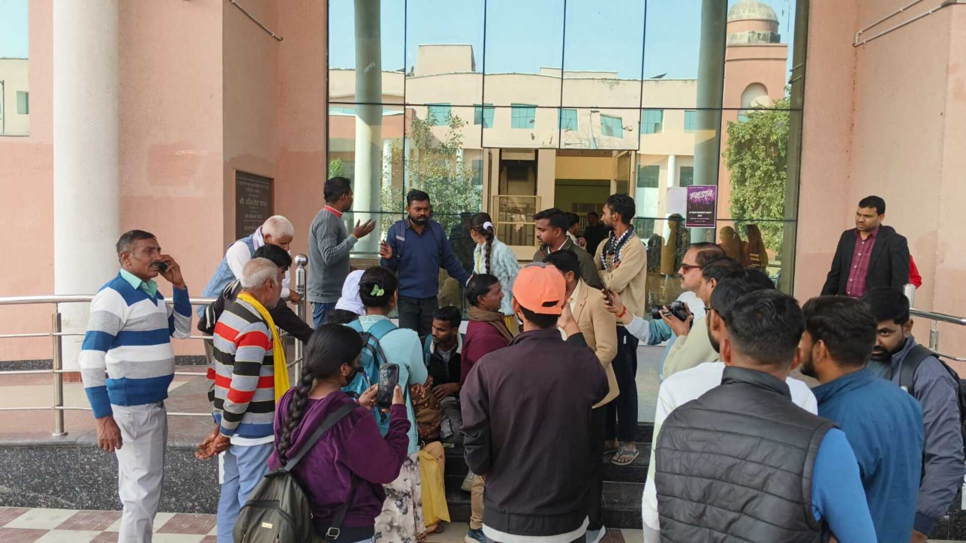 डॉ. शकुंतला पुनर्वास विश्वविद्यालय स्थित बैंक ऑफ बड़ौदा शाखा में करोड़ों की ठगी का आरोप, बैंक मित्र पर गंभीर सवाल