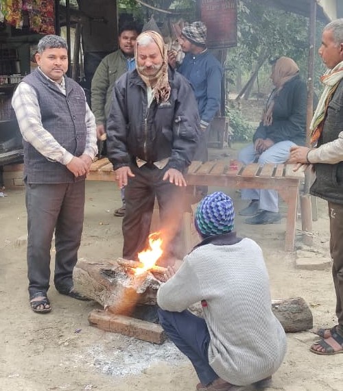 अमेठी में कड़ाके की ठंड, पछुआ हवा से बढ़ी गलन