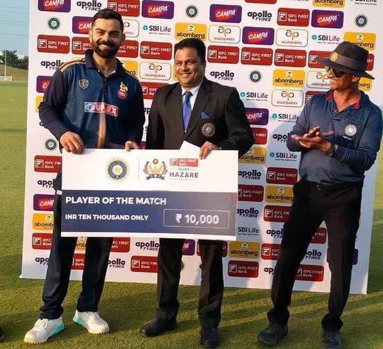 करोड़ों की कमाई, फिर भी 10 हजार के पुरस्कार पर वही मुस्कान: विराट कोहली ने फिर सिखाया सम्मान का मतलब