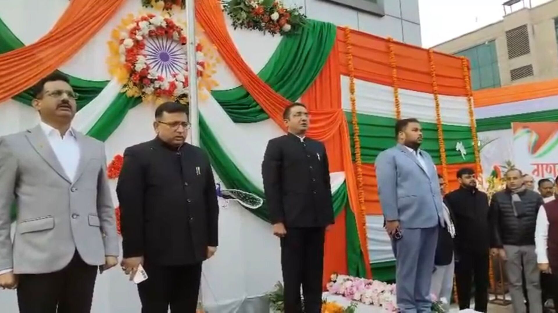 गणतंत्र दिवस पर सूचना निदेशक विशाल सिंह ने फहराया तिरंगा, संविधान के प्रति निष्ठा का दिलाया संकल्प :